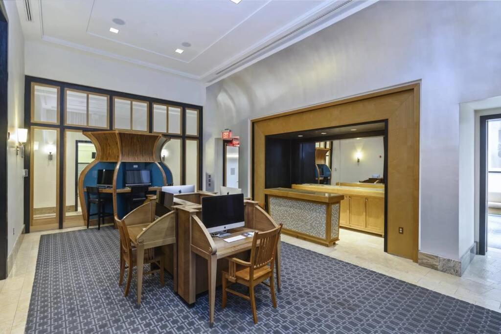 Fantastic 2 Bedroom Condo At Pentagon City アーリントン エクステリア 写真