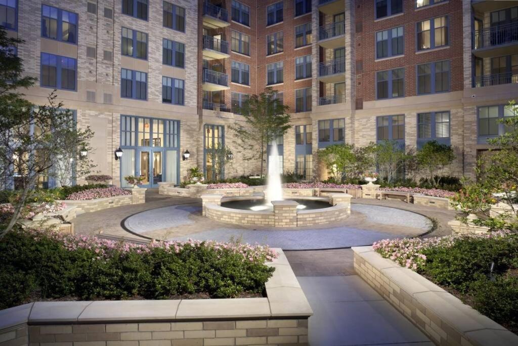 Fantastic 2 Bedroom Condo At Pentagon City アーリントン エクステリア 写真