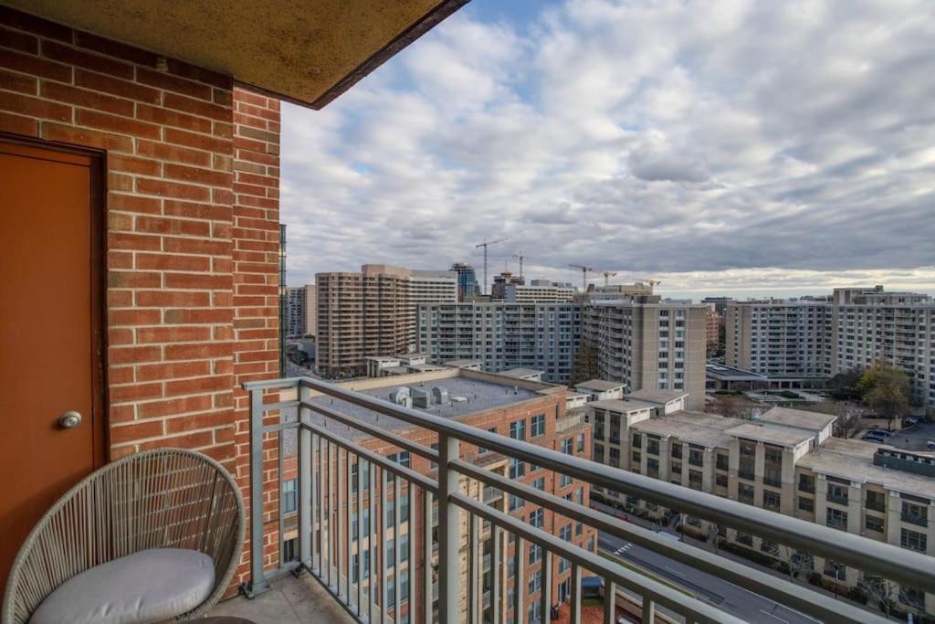 Fantastic 2 Bedroom Condo At Pentagon City アーリントン エクステリア 写真