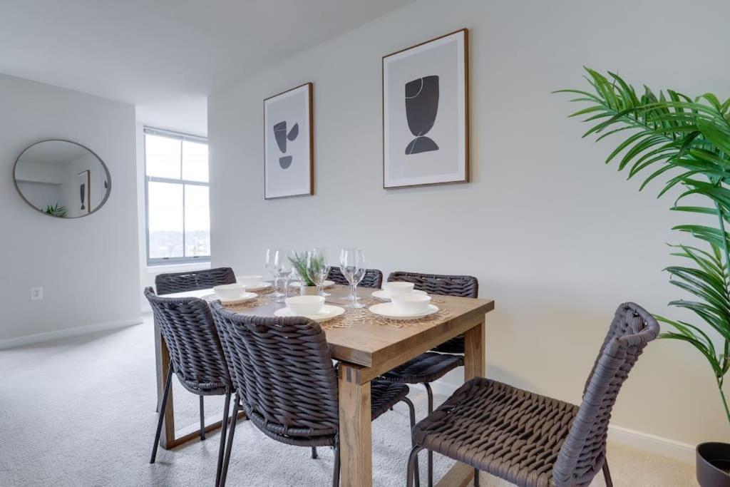 Fantastic 2 Bedroom Condo At Pentagon City アーリントン エクステリア 写真
