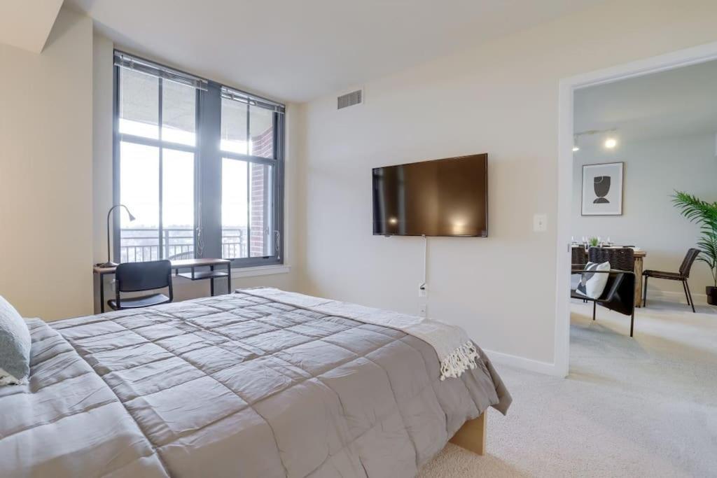 Fantastic 2 Bedroom Condo At Pentagon City アーリントン エクステリア 写真