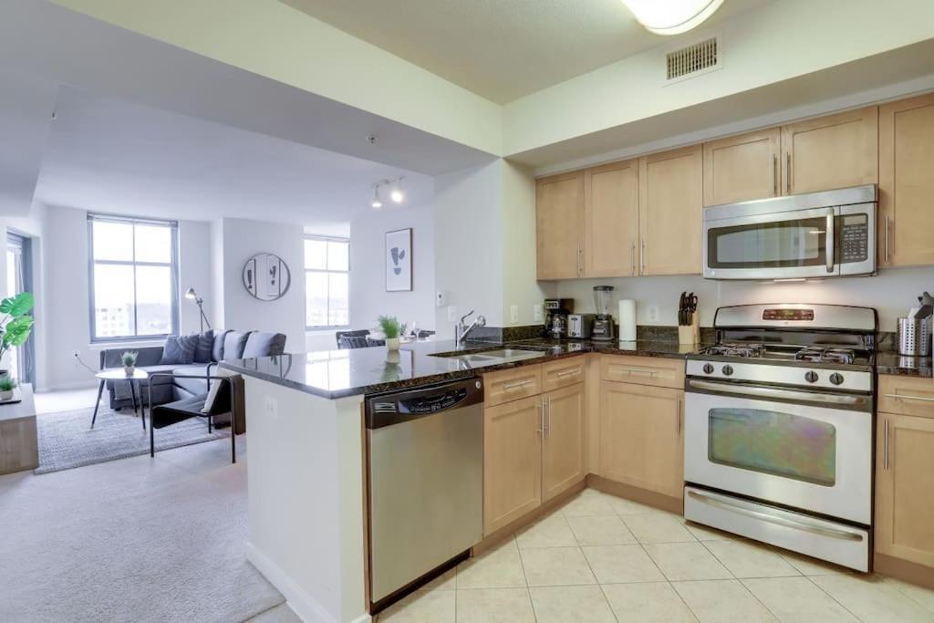 Fantastic 2 Bedroom Condo At Pentagon City アーリントン エクステリア 写真