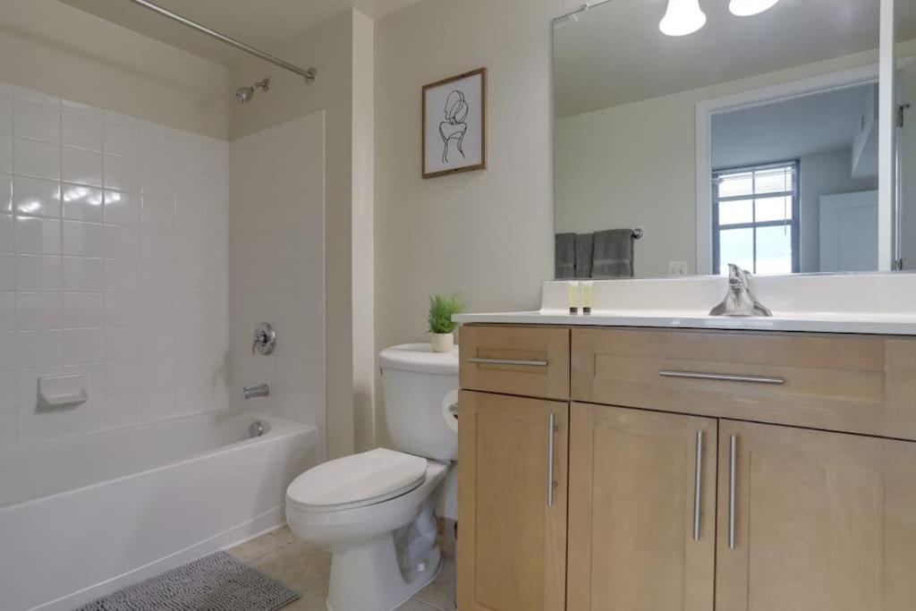 Fantastic 2 Bedroom Condo At Pentagon City アーリントン エクステリア 写真