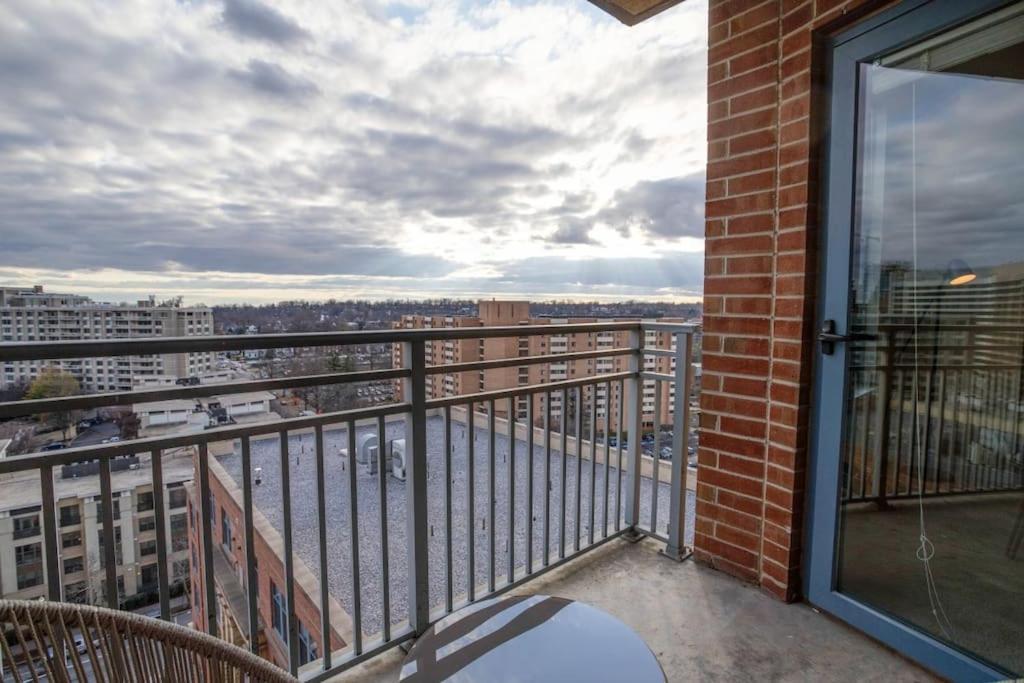 Fantastic 2 Bedroom Condo At Pentagon City アーリントン エクステリア 写真