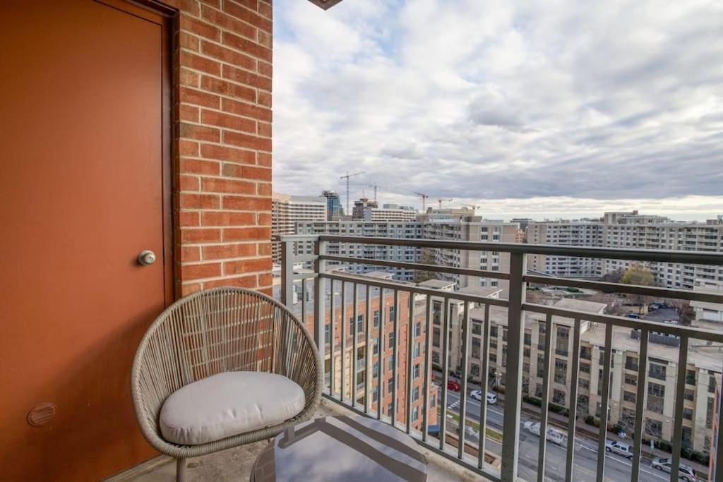 Fantastic 2 Bedroom Condo At Pentagon City アーリントン エクステリア 写真