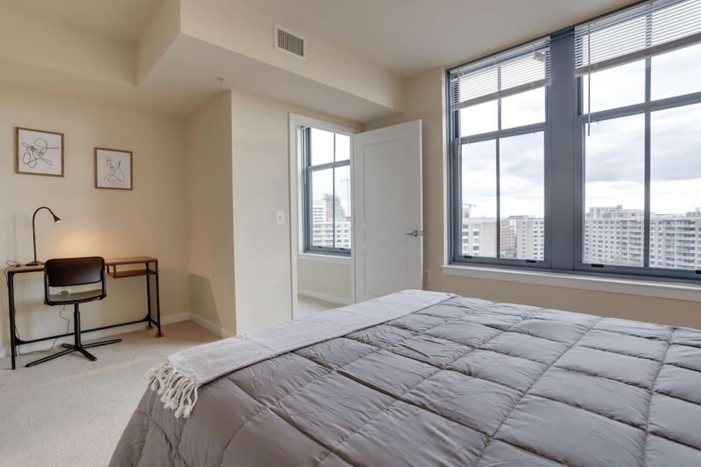 Fantastic 2 Bedroom Condo At Pentagon City アーリントン エクステリア 写真