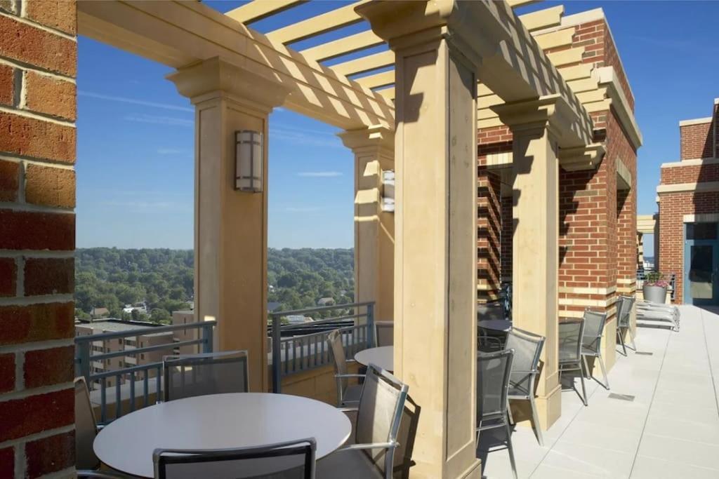 Fantastic 2 Bedroom Condo At Pentagon City アーリントン エクステリア 写真
