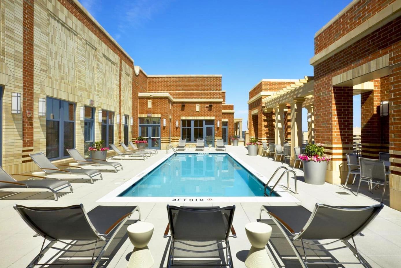Fantastic 2 Bedroom Condo At Pentagon City アーリントン エクステリア 写真